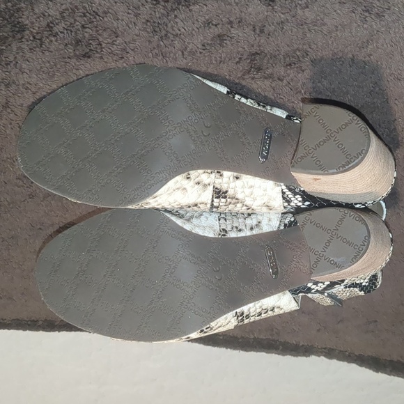 Vionic shoes Blakely snake booties - Picture 4 of 5